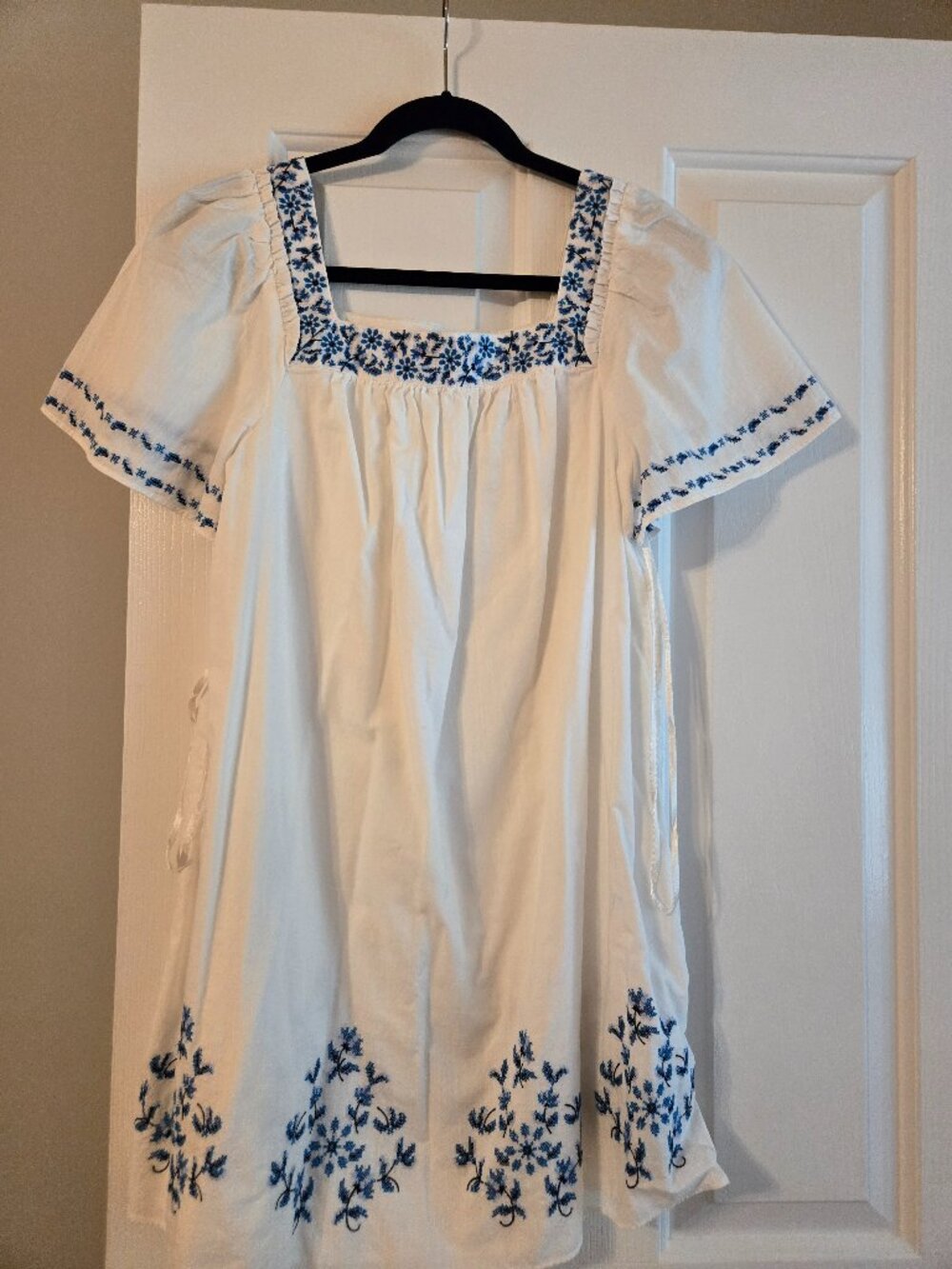 Womens size XS Draper James womens white with blue flowers dress